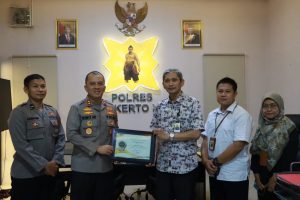 Kapolresta Mojokerto Menerima Penghargaan Lapor SPT Terbanyak