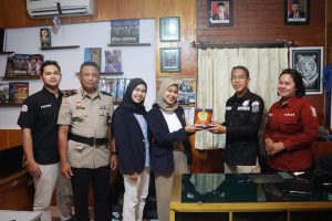 Kasi Humas Polresta Mojokerto Terima Apresiasi Mentor Terbaik Dari Mahasiswa Universitas Trunojoyo Madura