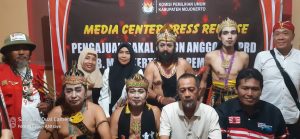 Dengan Kostum Pewayangan,Pimcab PKN Daftarkan 18 Bacaleg di KPUD Kabupaten Mojokerto, Target 9 Kursi