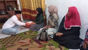 Gus Barra Dengan Uang Pribadi Bantu Warga Desa Karangasem Penderita Kaki Gajah