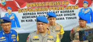 Polisi RW Ditpolairud Polda Jatim Kirim Bantuan Sembako dan Obat – obatan ke Lumajang