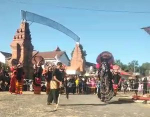 EO MUSTIKA Sukses Menggelar Kesenian Bantengan Di Pasar Rakyat Trowulan