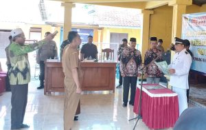 Kades  Muchtar Efendi Melantik Dua Perangkat Desa Kembangbelor Baru