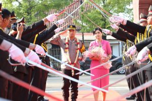 Gelar Farewell Parade Serah Terima Jabatan Kapolres Mojokerto kota
