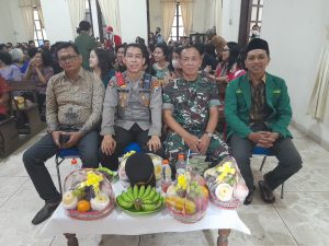 Beri Rasa Aman Selama Nataru, Kapolsek Dlanggu Bersama Forkopimca Sapa Jemaat GKJW