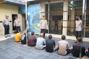 Pastikan Keamanan dan Kesehatan Tahanan, Kapolresta Mojokerto Cek Ruang Tahanan