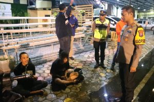 Patroli Skala Besar dan Cipta Kondisi Menjelang Pemilu, Polres Mojokerto Kota Amankan Belasan Pemuda Mabuk