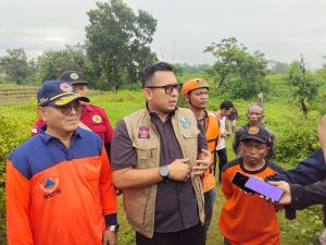 Salah Satu Korban Tenggelam di Sungai Pacet Ditemukan, Pj Wali Kota Mojokerto Takziah ke Rumah Duka