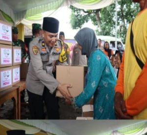 Sambut Bulan Ramadhan 1445 H, Polres Mojokerto Kota Blusukan Bagikan Sembako