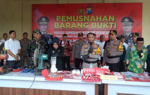 Jelang Lebaran, Polres Mojokerto Musnahkan BB Narkoba, Bahan Peledak, Knalpot Borong dan Puluhan Liter Miras
