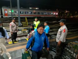 Sinergitas TNI Polri, Patroli di Stasiun Ngawi Antisipasi Arus Balik Mudik Tahap Dua