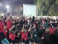 Kompak, Forkopimda Mojokerto Raya Bersama Puluhan Ribu Masyarakat Nobar Timnas U-23