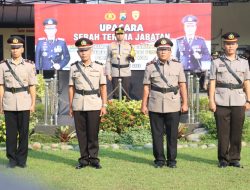 Kembali Gulir Pejabat Utama dan Kapolsek, Polres Mojokerto Kota Gelar Sertijab dan Kenal Pamit