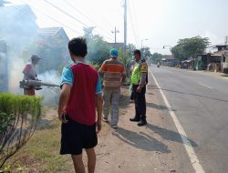 Polsek Jetis Bantu Fogging untuk Cegah DBD
