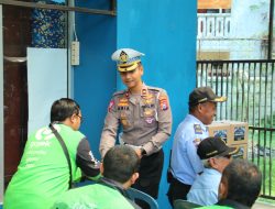 Tebar Kepedulian, Polresta Malang Kota Ajak Taruna Akpol Gelar Bansos untuk Driver Ojol dan Kamling Udara
