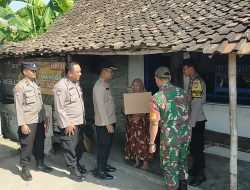 Polres Mojokerto Kota peduli salurkan bantuan Korban Kebakaran di Desa Jetis