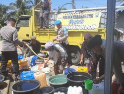 Polres Pacitan kembali Salurkan Bantuan Air Bersih untuk Warga Desa Klesem