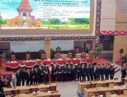 Dewan Kabupaten Mojokerto Gelar Rapat Paripurna Agenda Pengesahan dan Sumpah/Janji Ketua dan Wakil Ketua DPRD Kabupaten Mojokerto