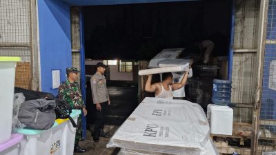 Sinergitas Polres Blitar Bersama TNI Amankan Bilik Suara Pilkada 2024 di Gudang KPU