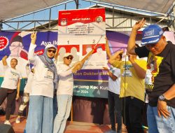 Peserta Senam Sehat MUBAROK Bersama Gus Barra di Lapangan Sampangagung Membludak