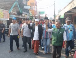 Kampanye Jumat Berkah, KH Asep Syaifudin Bersama Tim MUBAROK Hebohkan Pasar Sawahan, Bangsal