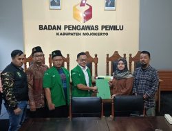 Datangi Bawaslu , LBH GP Ansor Kabupaten Mojokerto Bawa Bukti Status Kiai Asep Syaifudin Chalim