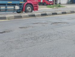 Jalan Nasional Mojokerto-Jombang Dipenuhi Lubang, Pengendara Dihimbau Waspada