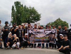 Peringati HUT ke-23 GMBI, DPD LSM GMBI Mojokerto Raya Gelar Aksi Berbagi Ratusan Takjil ke Penguna Jalan