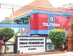 Program Rehabilitasi 48 Lembaga Pendidikan, Bupati Gus Barra Disambut Antusias Warga Mojokerto