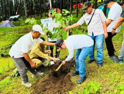 Ultah Ke-3 Alas Veenuz Trawas Diperingati dengan Penanaman Seribu Pohon, Bupati Albarra: Ini Warisan untuk Masa Depan