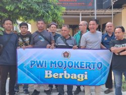 PWI Mojokerto Raya Rutin Gelar “Jumat Berbagi”, Sudah Salurkan 1.000 Nasi Bungkus