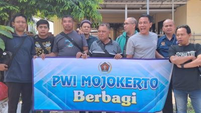 PWI Mojokerto Raya Rutin Gelar “Jumat Berbagi”, Sudah Salurkan 1.000 Nasi Bungkus