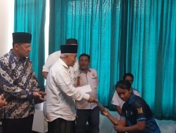 KH Asep Syaifudin Chalim Beri Pra-Bonus Atlet Peraih Medali Porprov IX Malang Raya