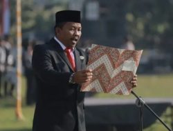 Semarak HUT ke-80 RI di Sooko, Ketua Komisi lV DPRD Mojokerto Bacakan Teks Proklamasi