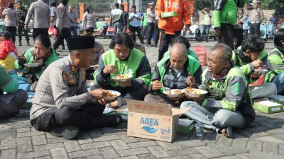 Polres Mojokerto dan Ojol Gelar Doa Bersama untuk Almarhum Affan, Ditutup dengan Bakti Sosial