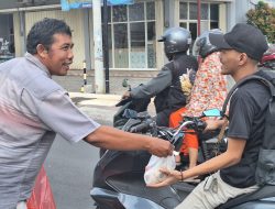 Jumat Berkah PWI Mojokerto Raya, 100 Nasi Bungkus Disalurkan dengan Dukungan Ketua DPC PPP Kota Mojokerto