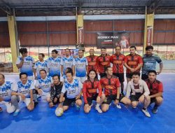 Laga Persahabatan Futsal PWI Mojokerto dan Polres Kabupaten Mojokerto Tersaji Penuh Keakraban
