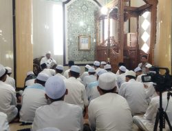 Pengasuh Ponpes Amanatul Ummah Gelar Sholat Ghaib untuk Syuhada Banjir di Aceh dan Sumatera