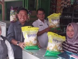 Akhir Tahun, Bulog Cabang Mojokerto Bersama Dispari Cek Harga dan Stok Beras di Pasar Kedungmaling