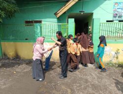 Kegiatan Sosial Pembagian Sembako Dan Perbaikan Bahu Jalan Di Desa Mancar Oleh PT. Junrich Development