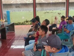 Datangi Kantor Desa, Warga Bangkal Protes Operasional Gudang Kelapa di Candiharjo