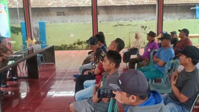 Datangi Kantor Desa, Warga Bangkal Protes Operasional Gudang Kelapa di Candiharjo