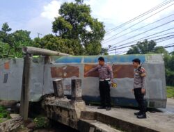 Diduga Gagal Menanjak, Odong-Odong Mundur dan Terguling di Gondang