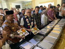 Percepatan Pemerataan Gizi, Menko Pangan Bersama Bupati Warsubi Pantau Program MBG di Jombang