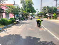 Diduga Mengantuk, Pelajar Asal Surabaya Tewas Usai Tabrak Truk di Mojosari Mojokerto
