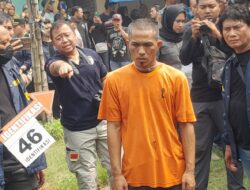 Rekonstruksi Pembunuhan Ibu Mertua di Mojokerto, Tersangka Peragakan 48 Adegan di Depan Ratusan Warga