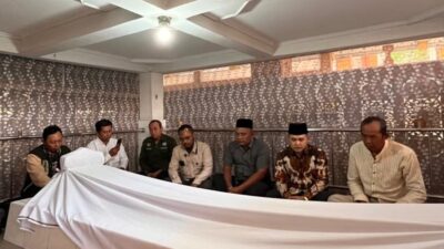 Staf Khusus Kemendes PDT RI Ziarah ke Makam Troloyo, Dorong Pengembangan Wisata Religi yang Nyaman dan Berkelanjutan