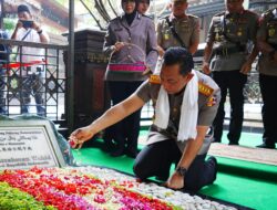 Jelang Hari Bhayangkara, Kapolri Ziarah ke Makam Gus Dur