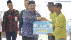 Dukung Kesejahteraan Masyarakat Jombang, Bupati Warsubi Salurkan BLT DBHCHT 2026 Bagi 11.720 Buruh Tani hingga Buruh Pabrik Rokok