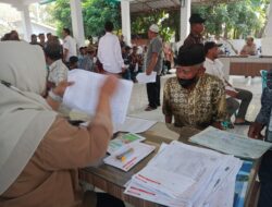 Penyaluran Bantuan Langsung Tunai Dana Bagi Hasil Cukai Hasil Tembakau Di Kecamatan Bareng, Total 316 Penerima Manfaat